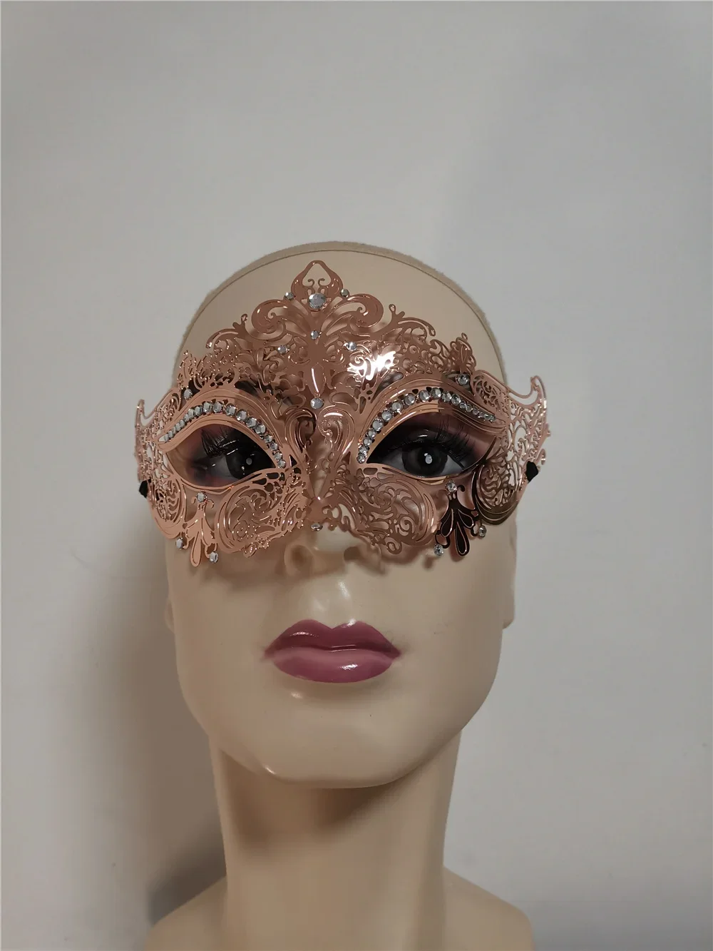 Masque en métal noir et blanc pour femme, masque pour les yeux avec biscuits, costume de robe de paupières de fête Tim, chaud dans le monde entier