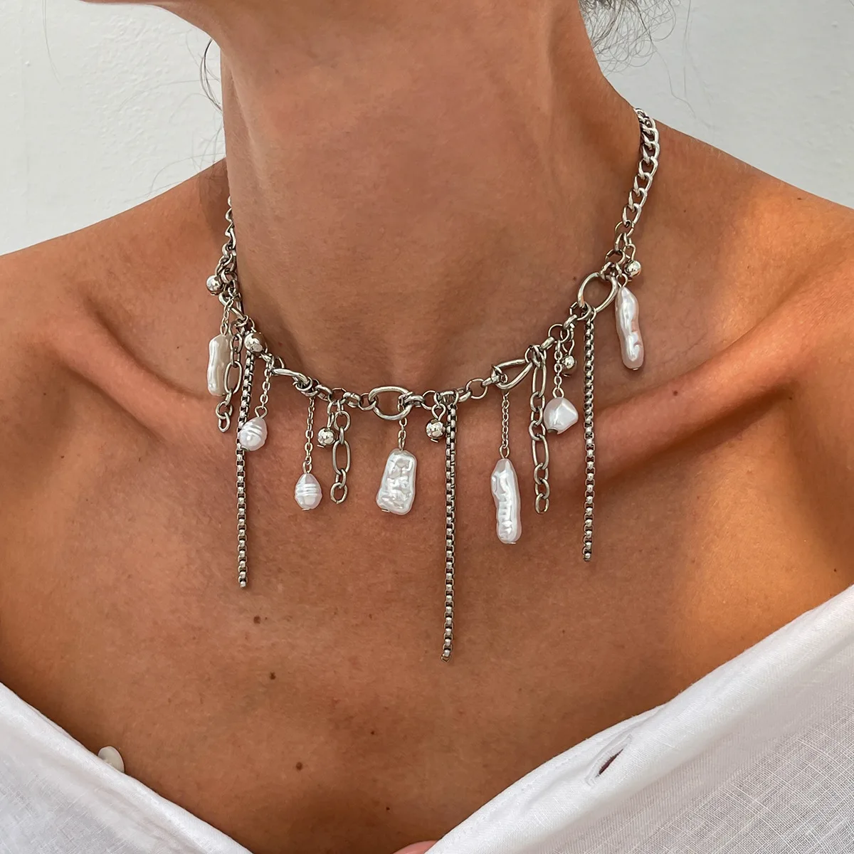 Barocke Imitationsperlen-Choker-Halskette für Frauen Punk Hip-Hop Metallkette Quaste Kurze Torques Collier-Kette Halsschmuck