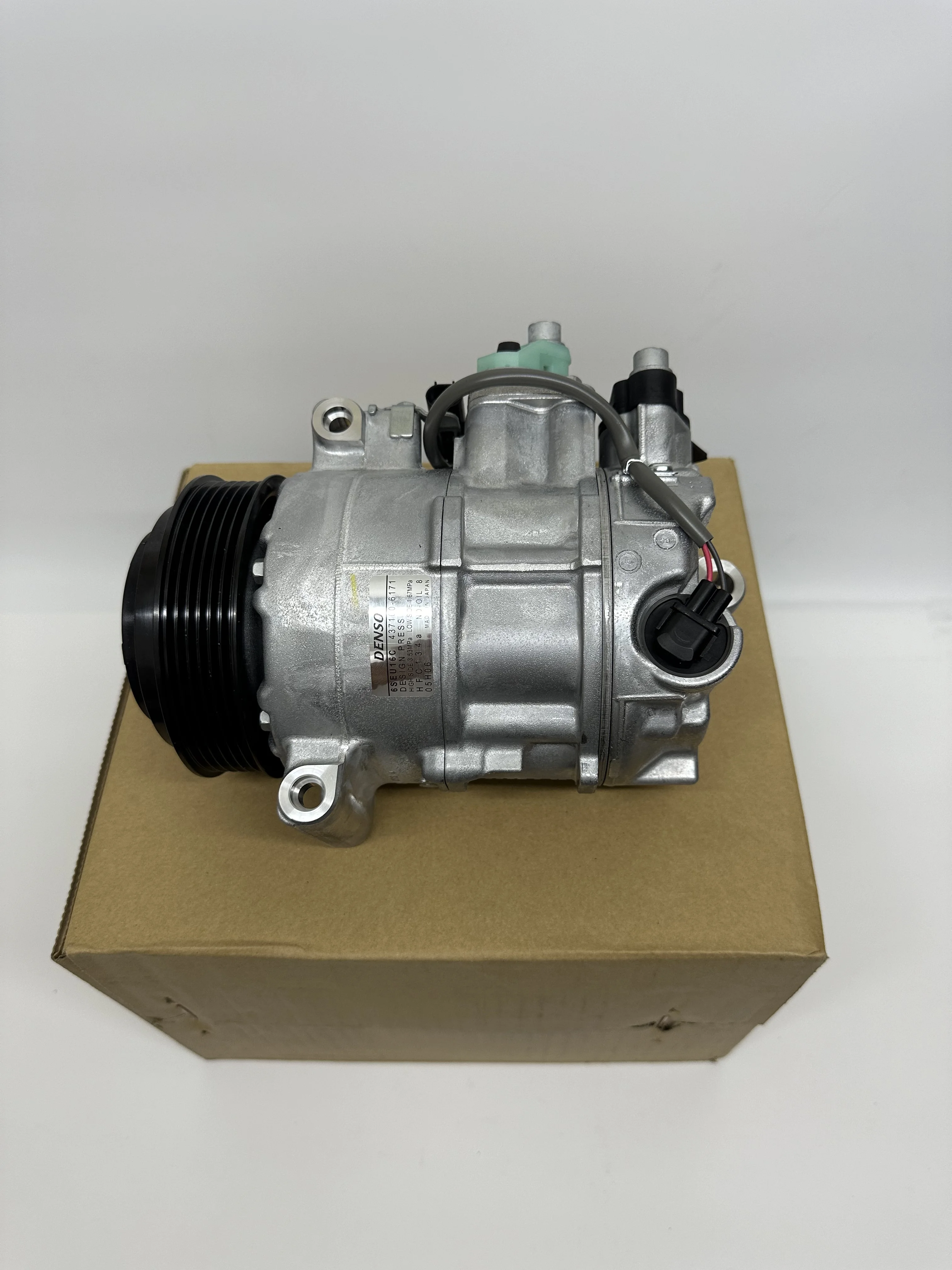 

0022303111,0032307811,0008302500 for Mercedes-benz W204, W212 air conditioning compressors
