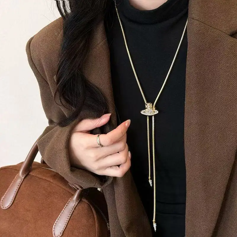 قلادة مخروطية زحل مرصعة بالألماس قابلة للتعديل للنساء؛ سلسلة الترقوة الفاخرة ذات ملمس راقي؛ الاتجاه الأوروبي والأمريكي