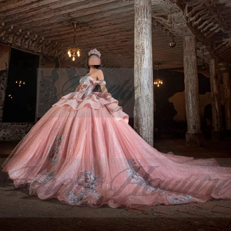 Affascinanti abiti Quinceanera messicani scintillanti Corsetto con applicazioni in pizzo Puffy Sweep Train Abito da ballo per feste di compleanno Dolce 15 16