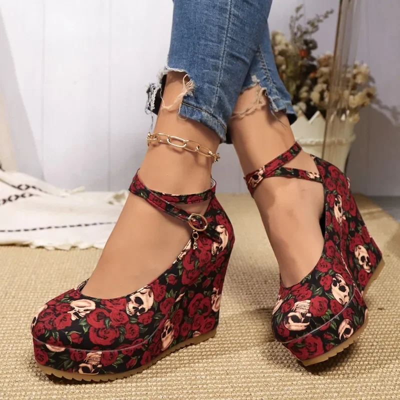 Skull Head Printed Short Shoes Women 2024 Autumn Winter New Platform Trend Wedge Shallow Shoes Baotou Slip on Shoes for Women