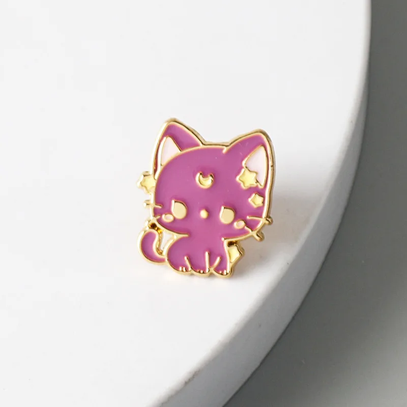 かわいい月猫ファッションカップルアニメブローチエナメルピン金属バッジバックパック衣類アクセサリー男性女性ギフト