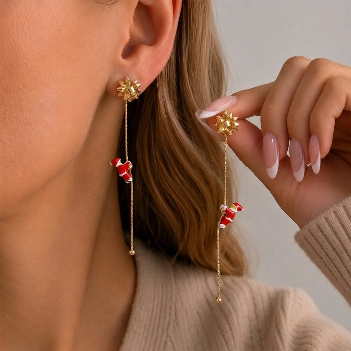 Weihnachts-Kletter-Set: Weihnachtsmann-Mütze, Handschuhe, Quasten-Ohrringe für Damen, asymmetrische Weihnachtsbaum- und Schneemann-Ohrringe, Schmuck. – Detail 19