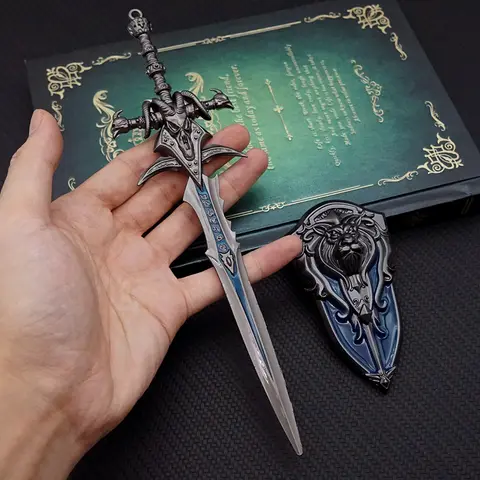 Shadowmourne Axe Keychain Frostmourne Arthas Sword with Shield Keyring 남성용 게임 액세서리 열쇠 고리 펜던트 llaveros