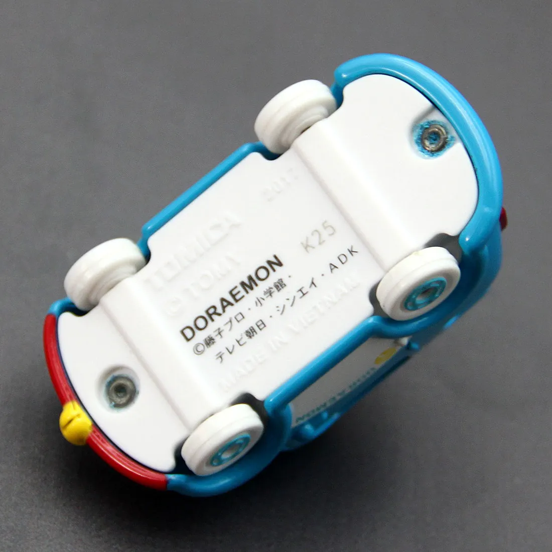 In Stock Original TAKARA TOMY Dream Tomica No.165 Doraemon Diecast Alloy Model Car with Working Suspension Collectible Toys Gift view 4