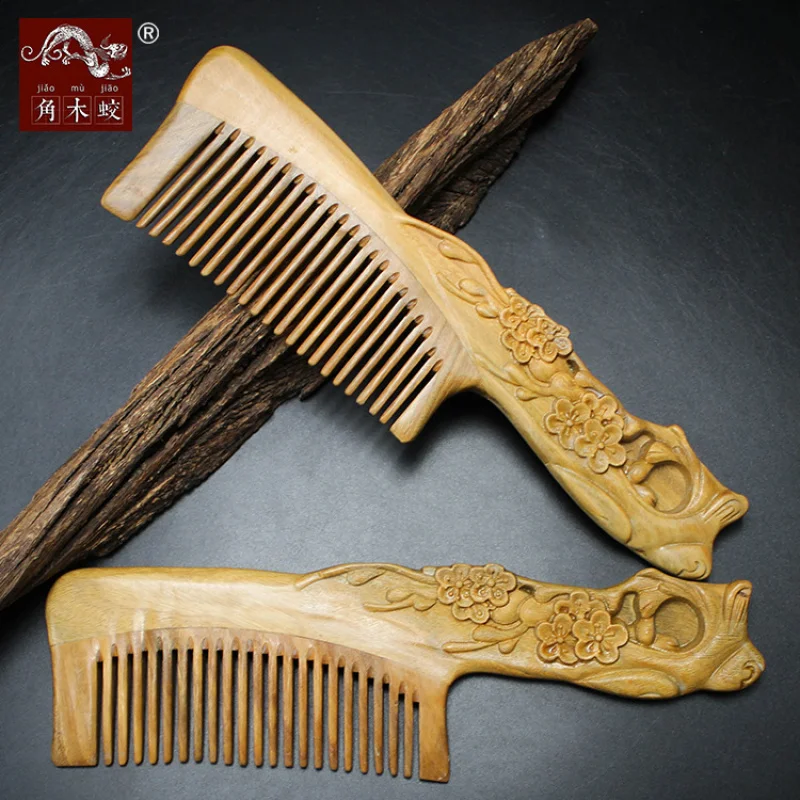 

Green sandalwood wood with carved handle, massage and hairdressing comb