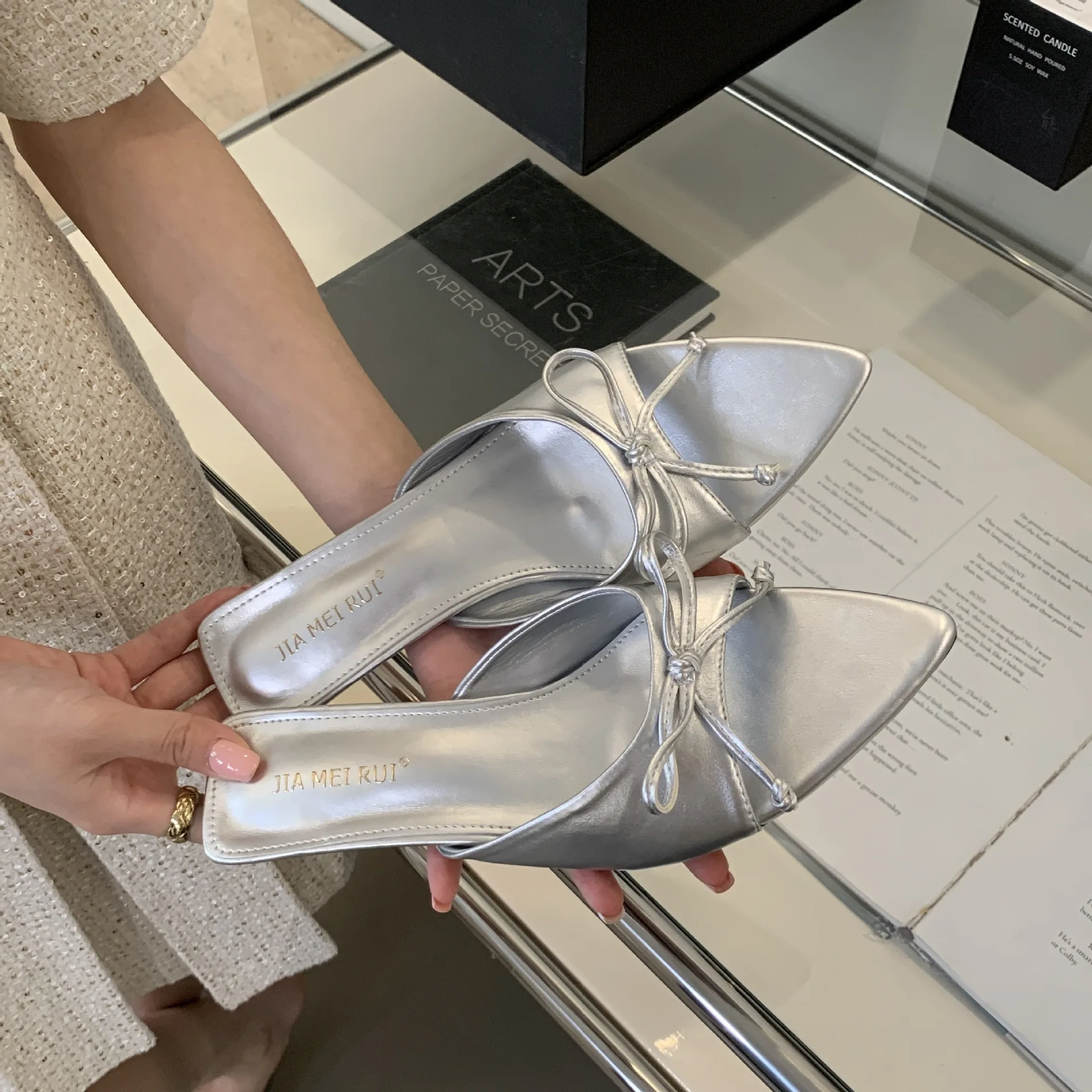 

Шлепанцы женские с бантом-бабочкой, мягкие резиновые сандалии, заостренный носок, модная Роскошная обувь в гавайском стиле, римские шлепанцы из искусственной кожи, 2024