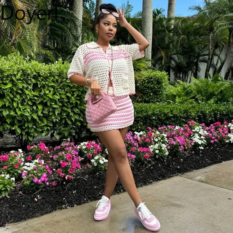 Doyerl Pakaian Wanita Set 2 Potong Berongga Rajutan Pakaian Pantai Liburan Atasan Tembus Pandang Bergaris dan Set Rok Ensemble Femme