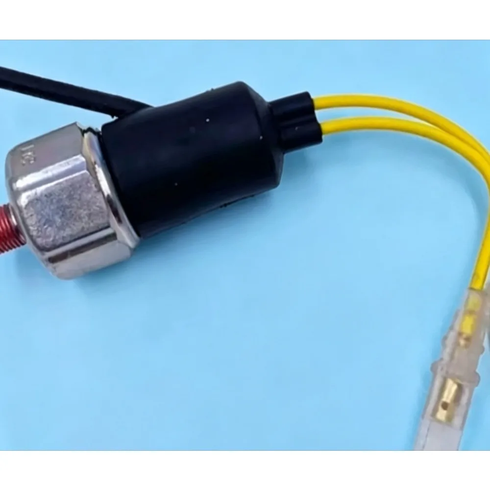 

Engine Oil Pressure Sensor for Hitachi EX ZAX120 200 240 330-6-3g 6BG1 6BD1