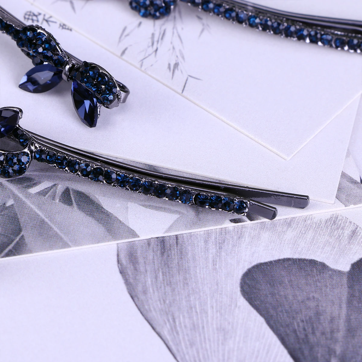 

2 Pairs Rhinestone Edge Clip Hair Clips for Women Fashion Accessories Elegant Style Women's