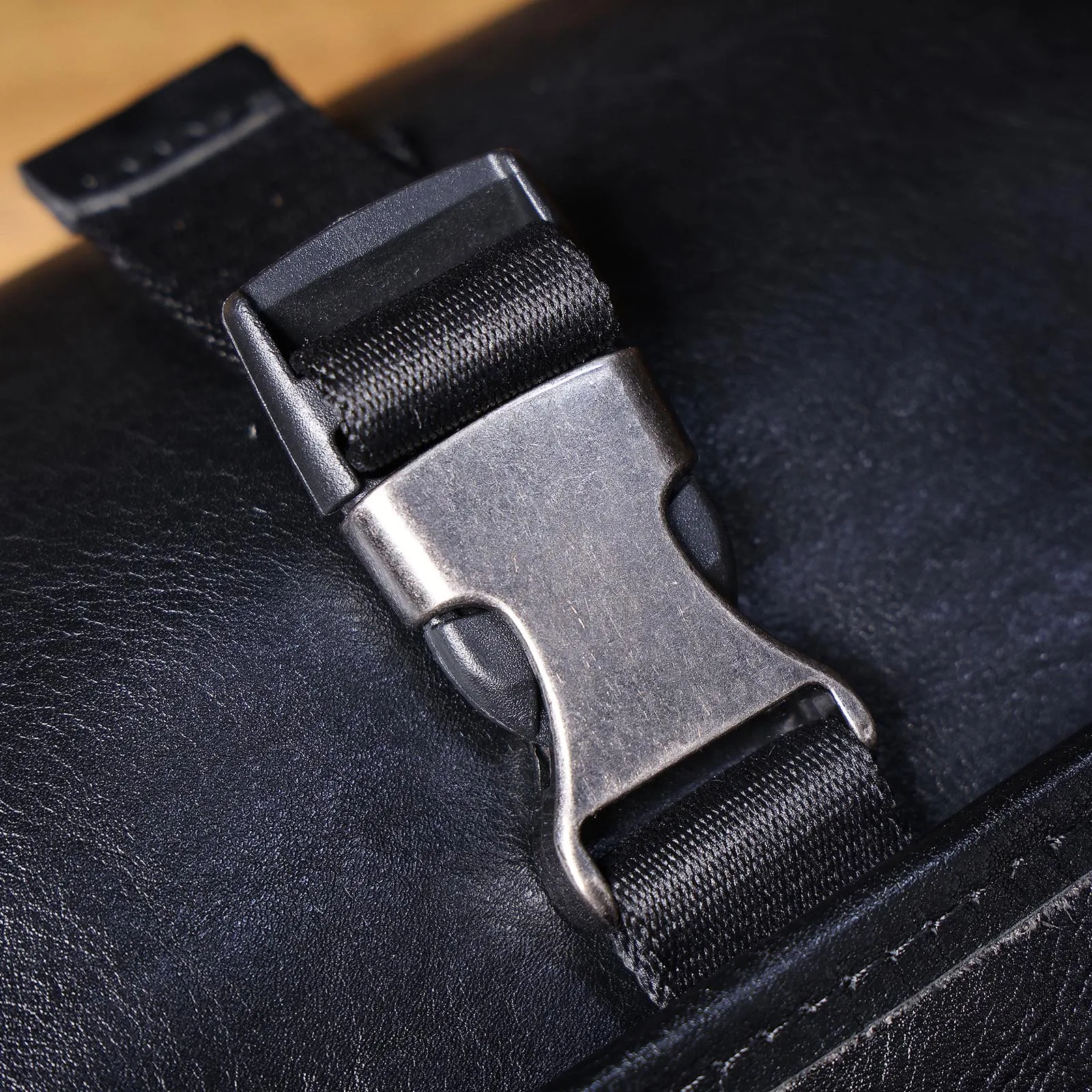 Echtes Leder Herren Casual Brusttasche Rindsleder Umhängetasche Modische Handytasche Pflanzlich Gegerbtes Gerafftes Leder – Detail 13