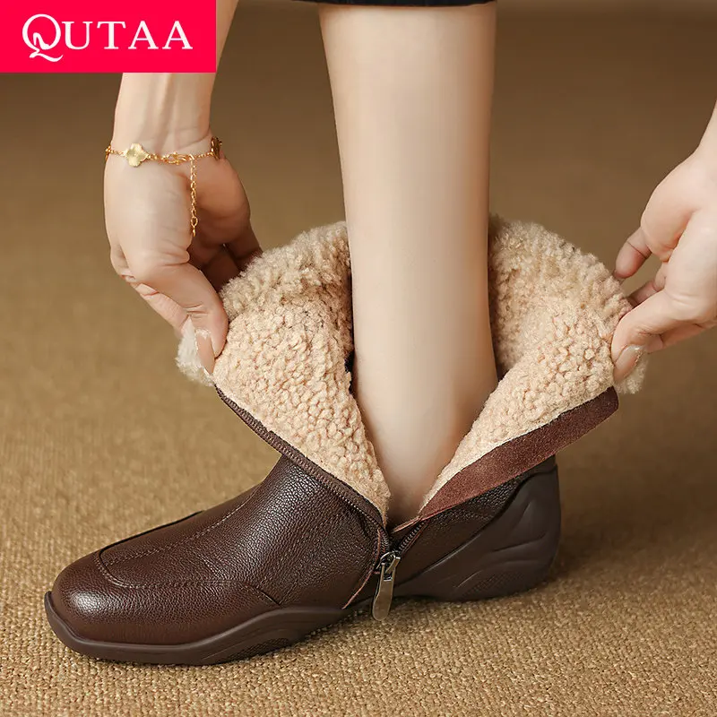 

QUTAA 2023 новости, зимние теплые женские ботильоны, короткие повседневные зимние ботинки из натуральной кожи с круглым носком, обувь на среднем каблуке на танкетке, размеры 34-40