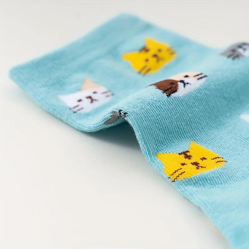 5足の秋と冬の女性用ファッショナブルで甘くてかわいい漫画の猫柄の多用途で快適で暖かいロングソックス