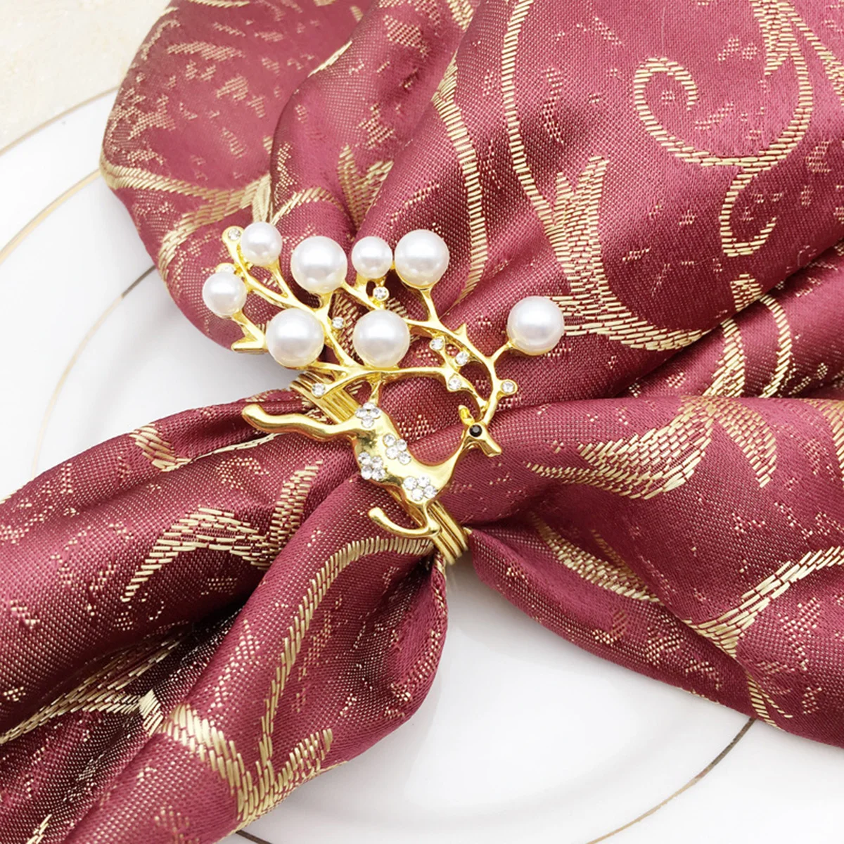 

6pcs Christmas Deer Napkin Rings Elegant Dining Table Decor Sparkling Rhinestone Pearl Holiday Party Supplies
