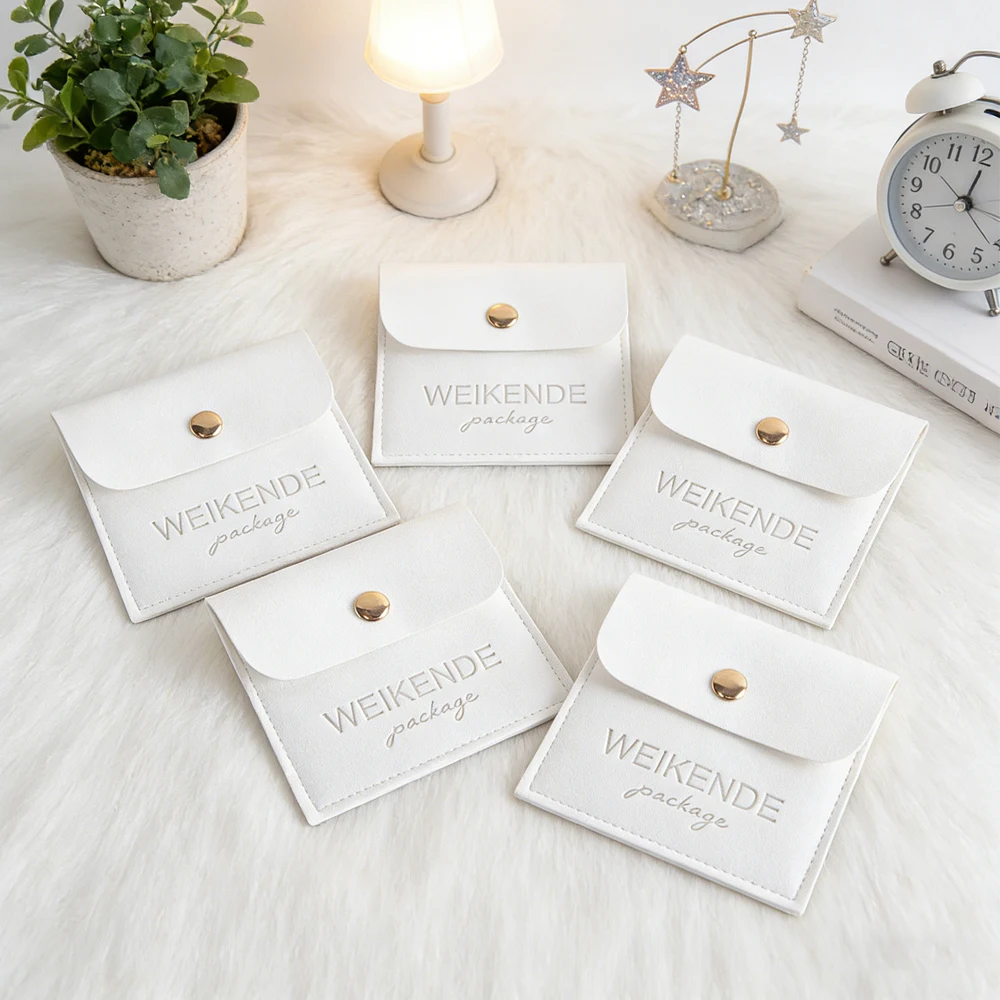 

50 шт., белые сумки для ювелирных изделий из искусственной кожи с логотипом, сумки на кнопках, кольца, серьги, упаковка, дисплей, органайзер, подарочная сумка для девочки