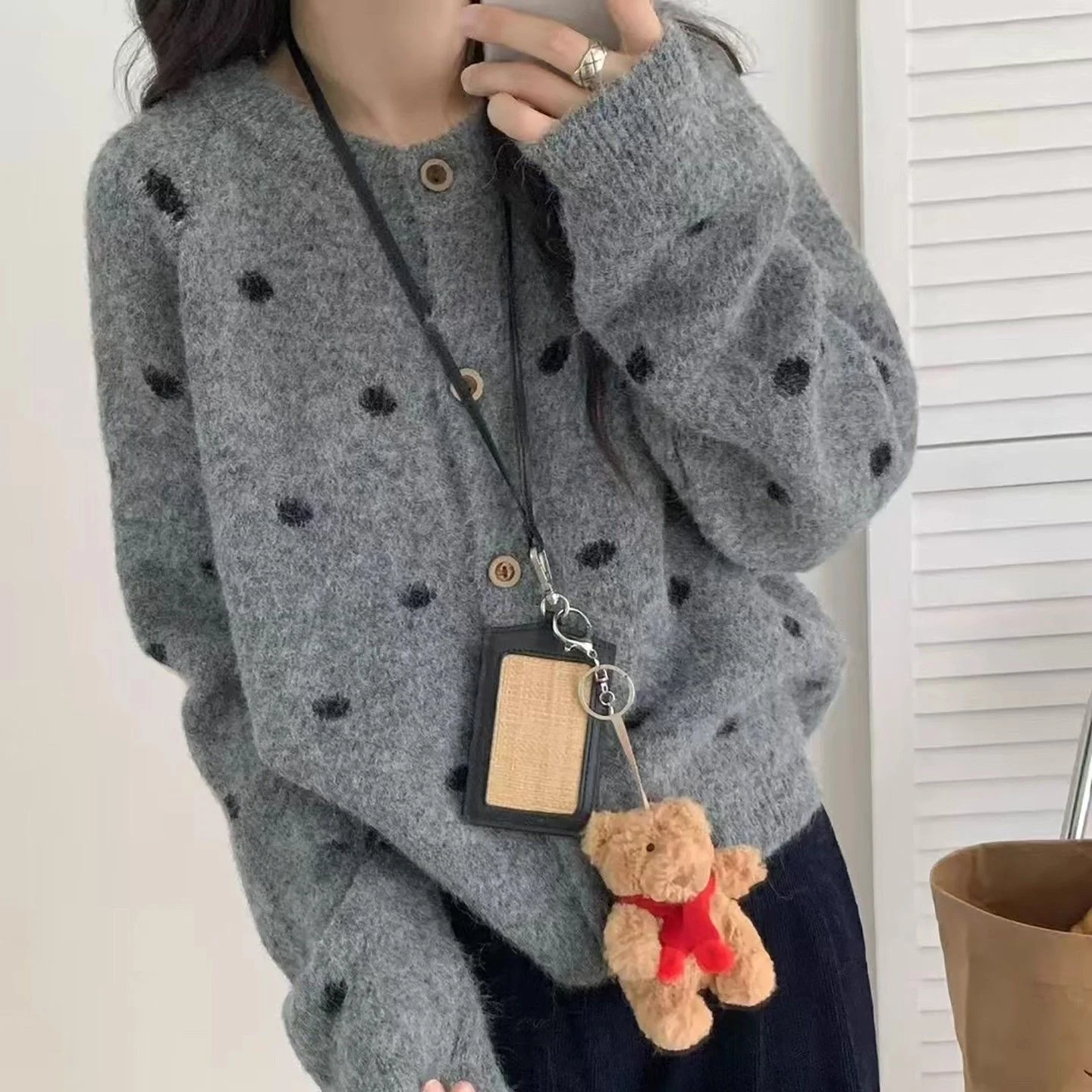 

Dongguan Daliang High-End Knitted Sweater Cardigan Early Spring Jaet No Pilling New 2025 South Oil Knitwear