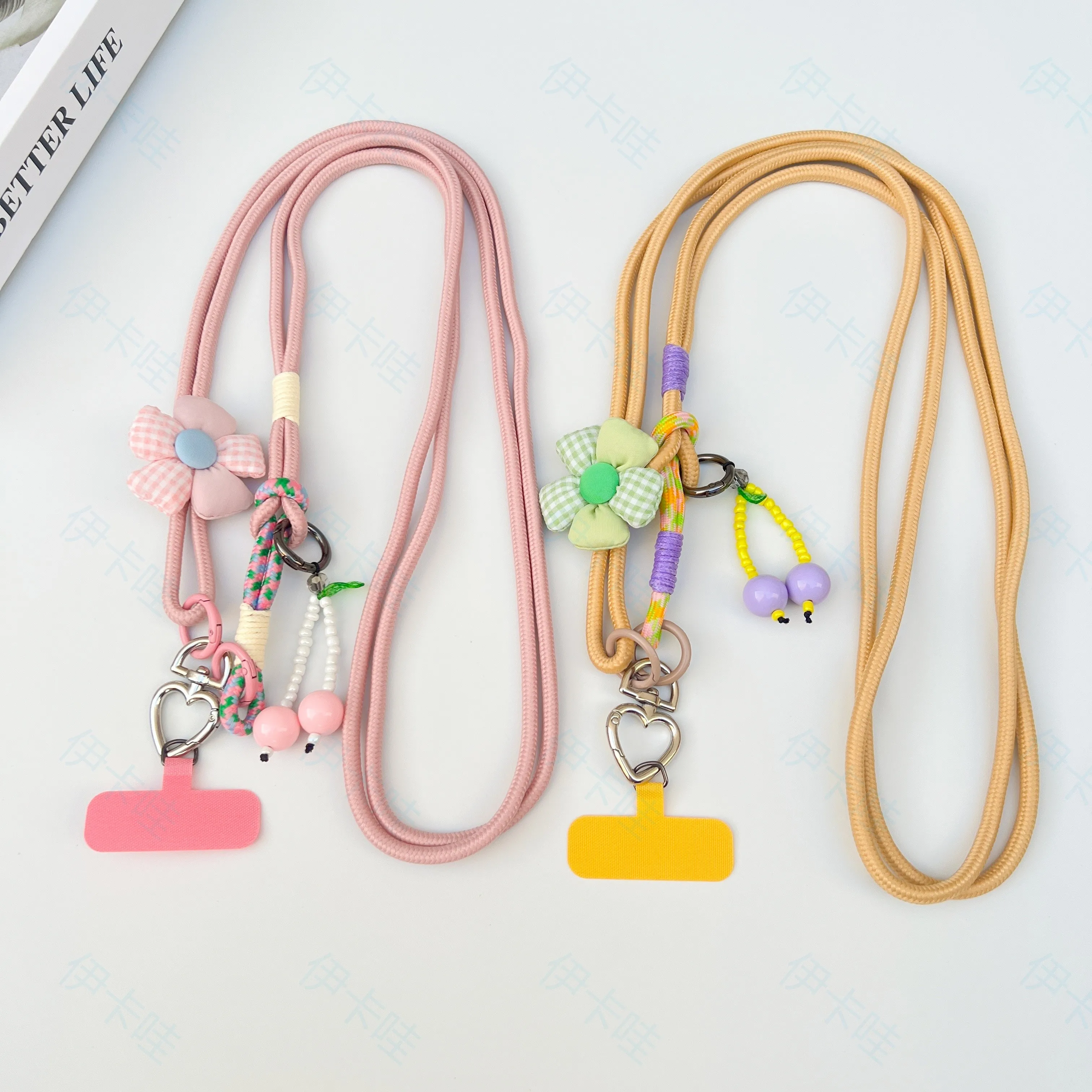 Cordão multifuncional dois em um para celular com uma longa corda inclinada e pingente de flor em forma de coração giratório