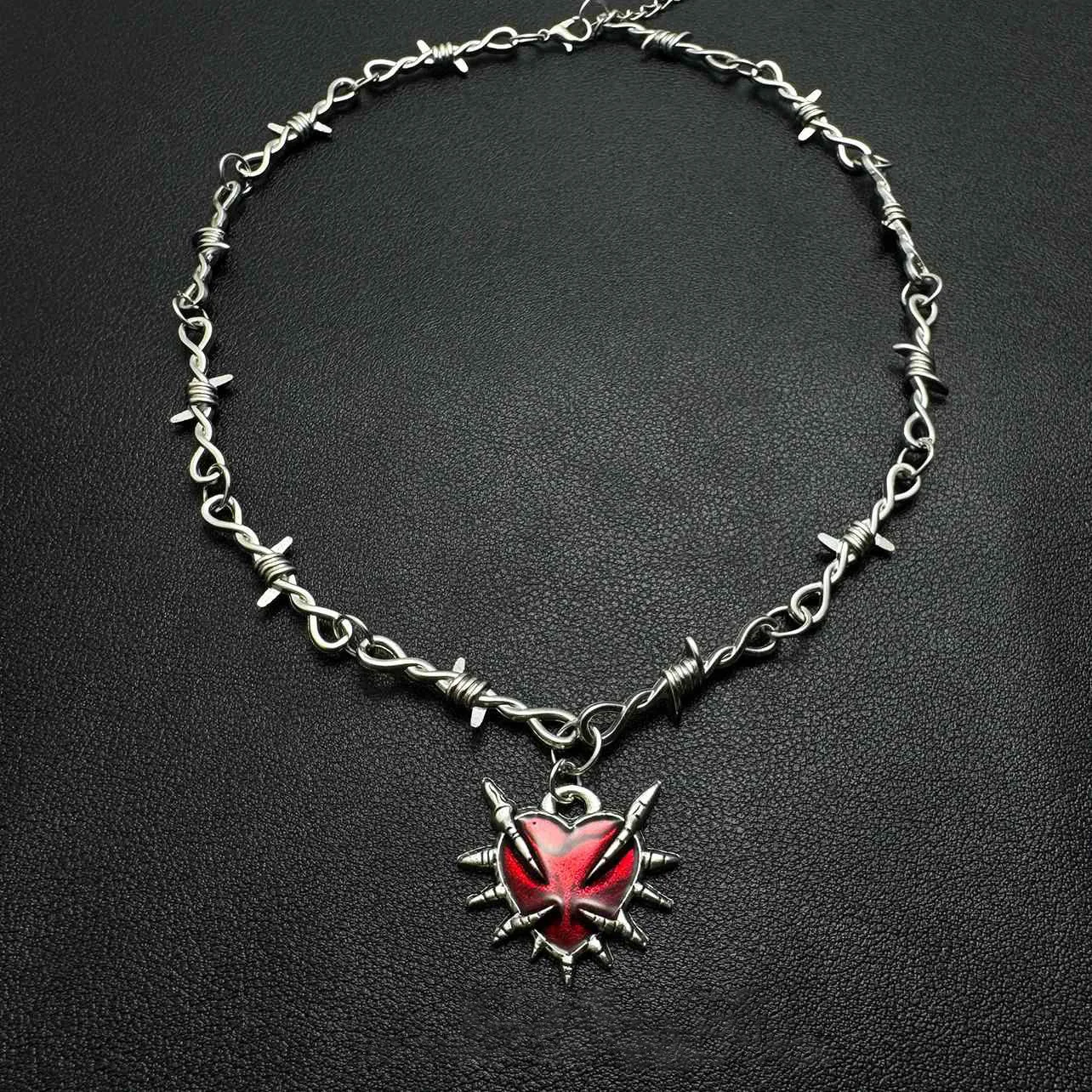 Y2k القوطي الشوك فتاة باردة القوطية الصليب الأحمر القلب قلادة القلائد للنساء خمر شوكة سلسلة مجوهرات الهالوين #4