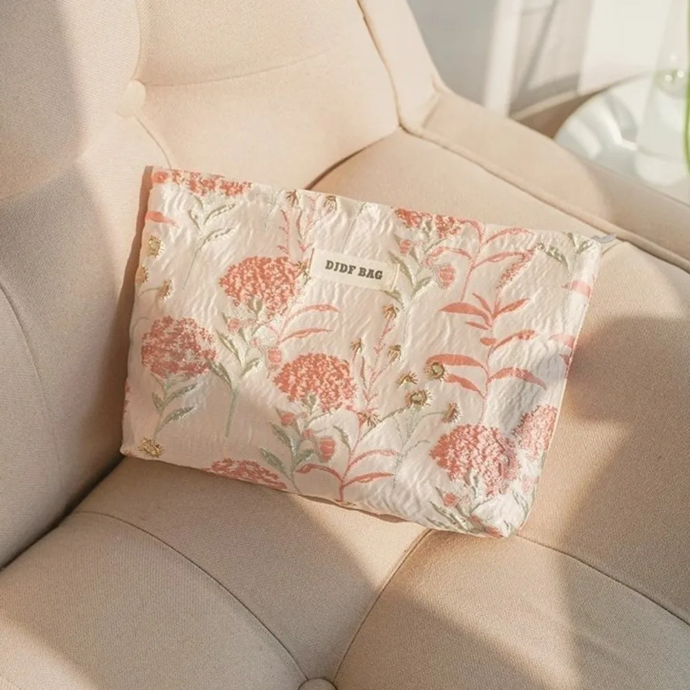 New Large Capacity Makeup Bag Floral Embroidered Zipper Cosmetic Bag Cream Color Toiletries Skincare Storage Bag Travel