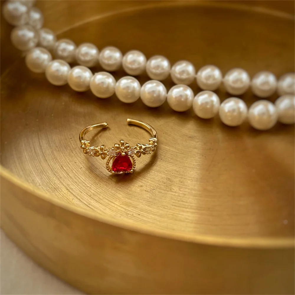 Vintage-Ring mit rotem Kristall-Edelstein für Damen, modischer Zirkon-Ring in Goldfarbe, offener Ring, Hochzeitsschmuck, Geschenk für Brautjungfern. – Detail 6