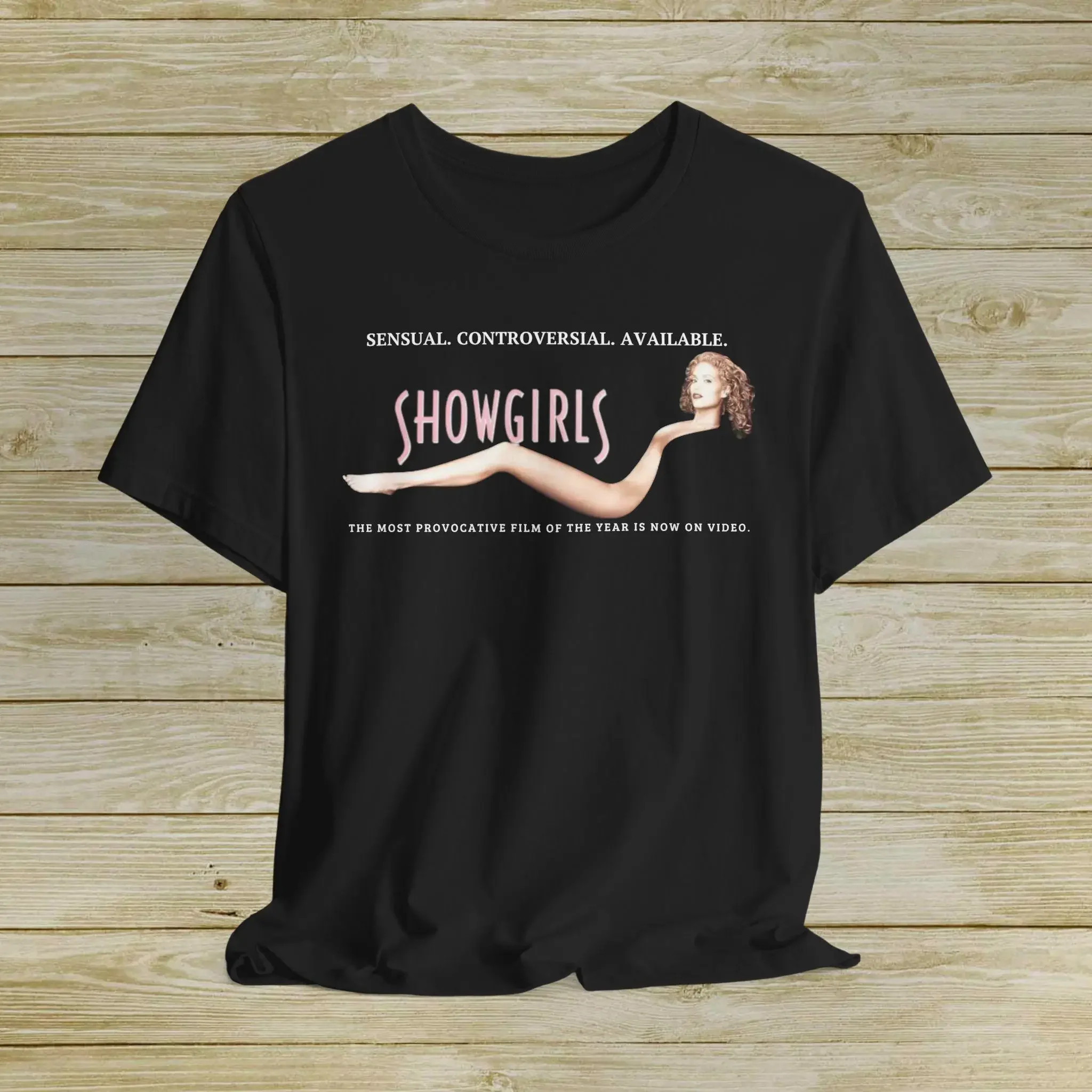 Showgirls: Nuevo, Sensual y Controversio. Disponible ahora en VHS. Póster Oficial Directo a Video. Película Clásica de Culto de 1995.
