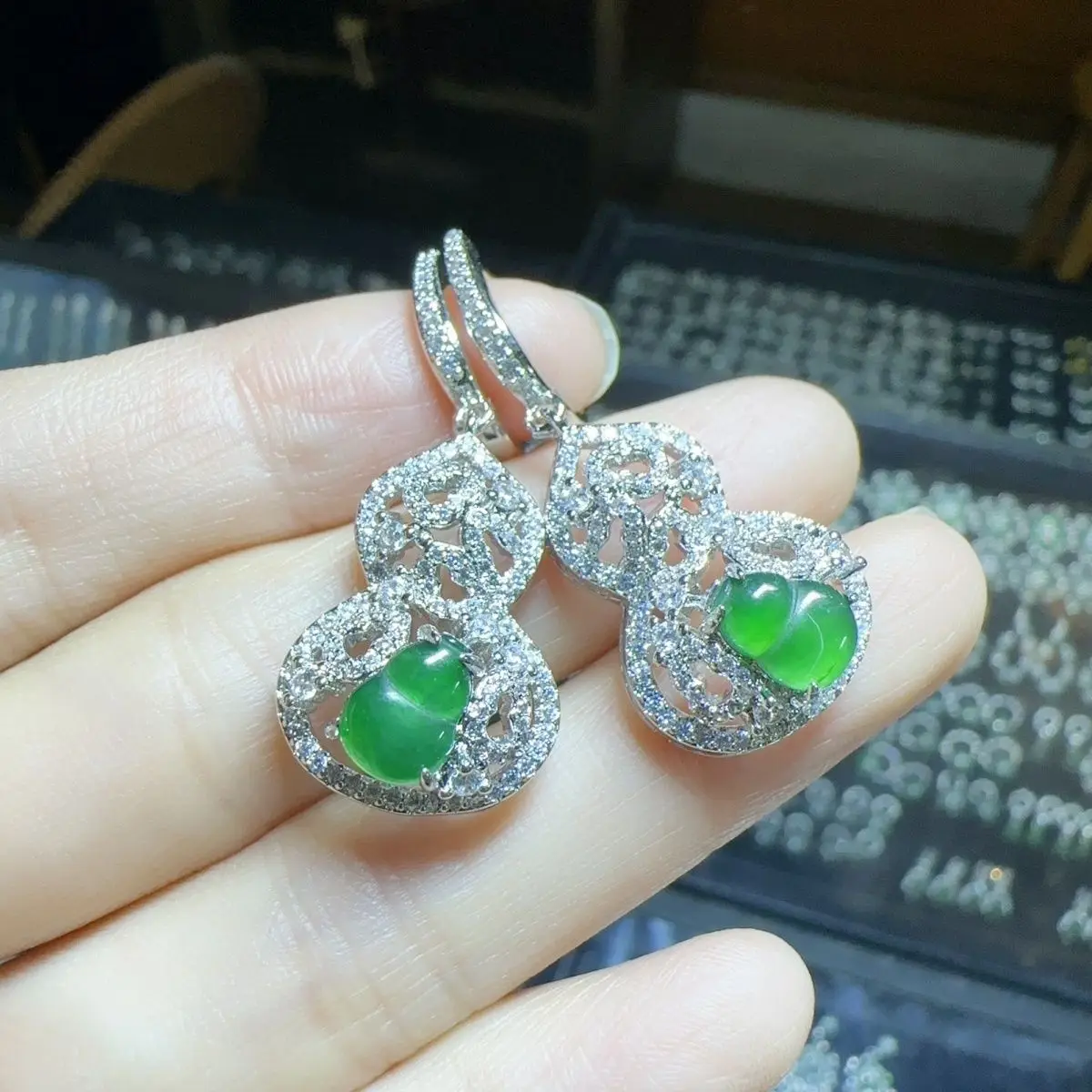 Natural A jadeite ice green gourd ear bag ear buckle earrings (choose one of the best in diversity)