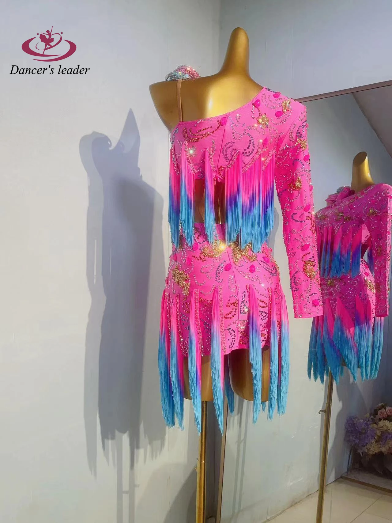 ラテンダンスステージ女性のハイエンドカスタマイズされたグラデーションタッセルデザインベリーダンスサンブラインストーンパフォーマンスコスチュームドレス