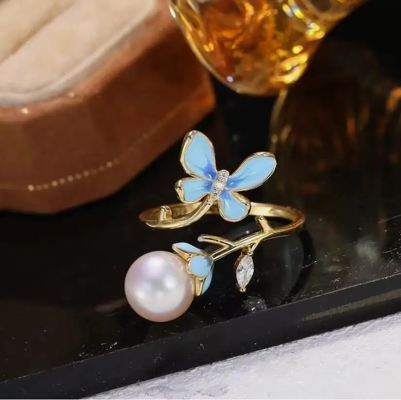 

Очаровательное кольцо с круглым белым жемчугом Южного моря диаметром 8–9 мм, 925-х годов.