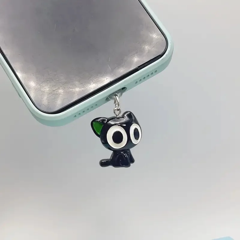 Penutup Pelindung Port Pengisian Daya Ponsel dengan Desain Kucing Bermata Besar yang Lucu untuk Konektor IPhone/Type-C/Android