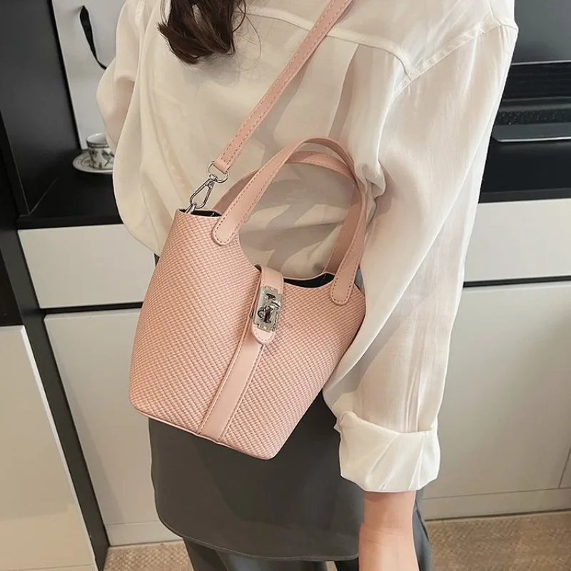 

Элегантная женская кожаная сумка-мессенджер, дизайнерская сумка для подгузников класса люкс, классическая сумка-тоут, вместительная сумка через плечо