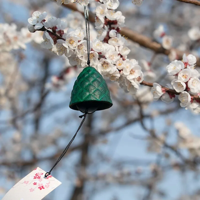 Iron Wind Metal Vintage Ornament Hanging Bell Decor for Balcony Outdoor Courtyard Camping Tent Garden Landscape Decoration Gift