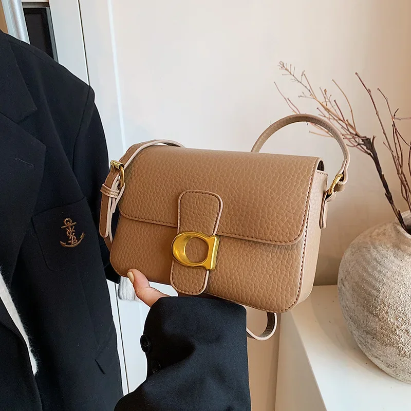 

Тренд 2025 года! Женская маленькая квадратная сумка — текстурированная масляная восковая кожа, нишевая высококачественная сумка через плечо/мессенджер, подходит для вязания