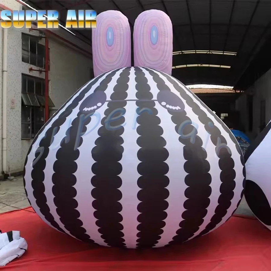 Opera d'arte gonfiabile di moda di coniglio a strisce gonfiabile modello di cartone animato così carino per lo sfilata commerciale
