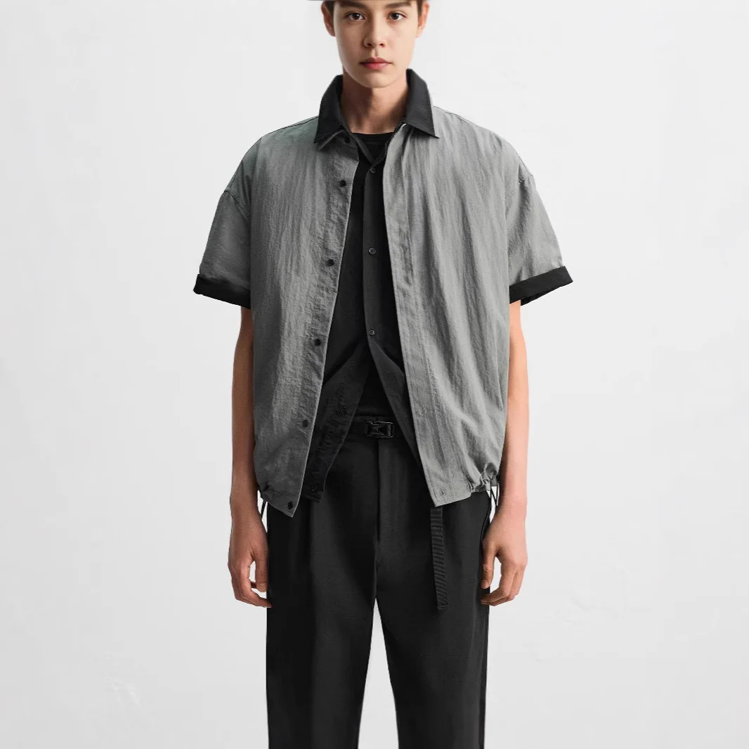 

2025 летняя новая мужская свободная и легкая повседневная рубашка из технологической ткани с короткими рукавами