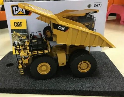 

793F Mining Truck 1/50 Scale By DieCast Masters New in Box DM85273