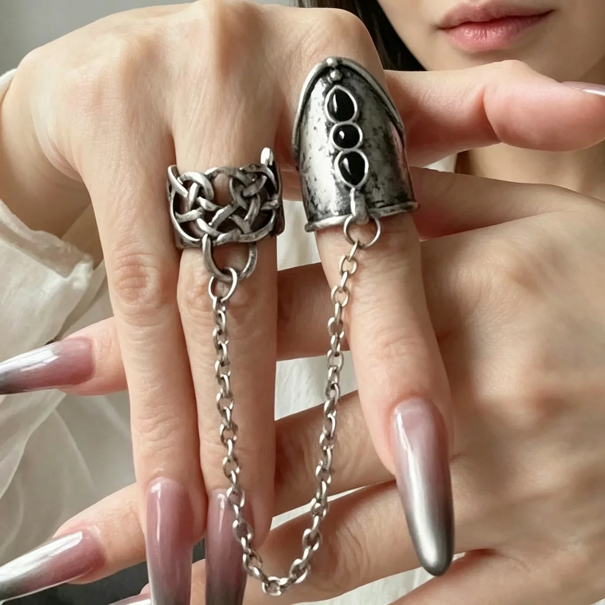 Vintage Punk Metal Thorn Connected Chain Rings for Men Women Gothic Hip Hop Silver Color Double Finger Ring Y2K Jewelry