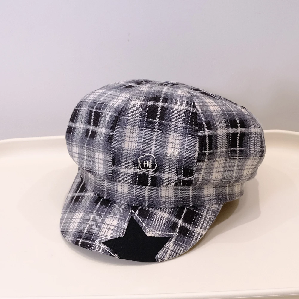Striped hi-needle embroidery brimmed star-patterned color-block patchwork newsboy cap suitable for women's outings and dates