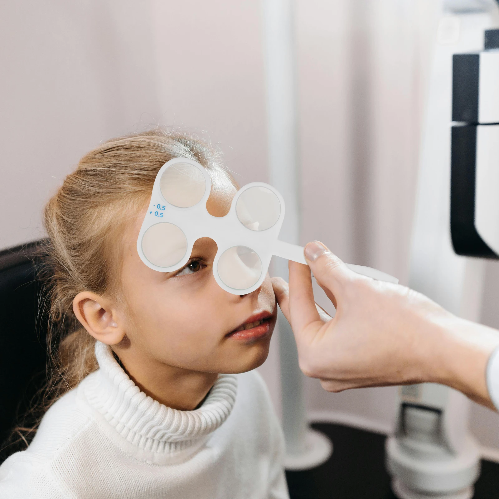 

Lightweight Optical Flipper Lens Training Tool Optometry Lens Amblyopia Equipment Portable Aid