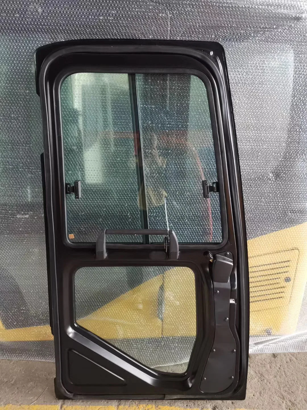 Excavator 60 cab door LG6065/6075/6085 cab side door assembly with lock finished product