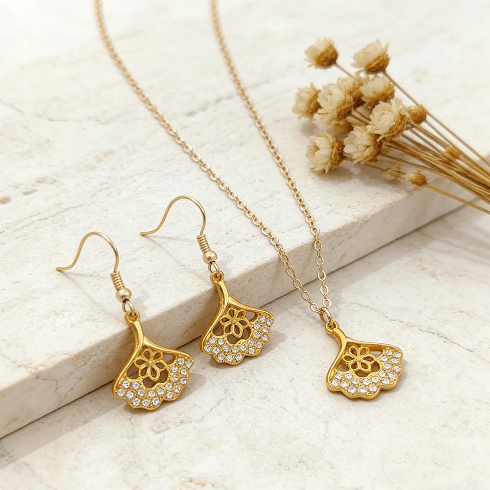 Hollow Ginkgo Leaf Diamond-Enc - Vintage Fashion Pieces recension och pris