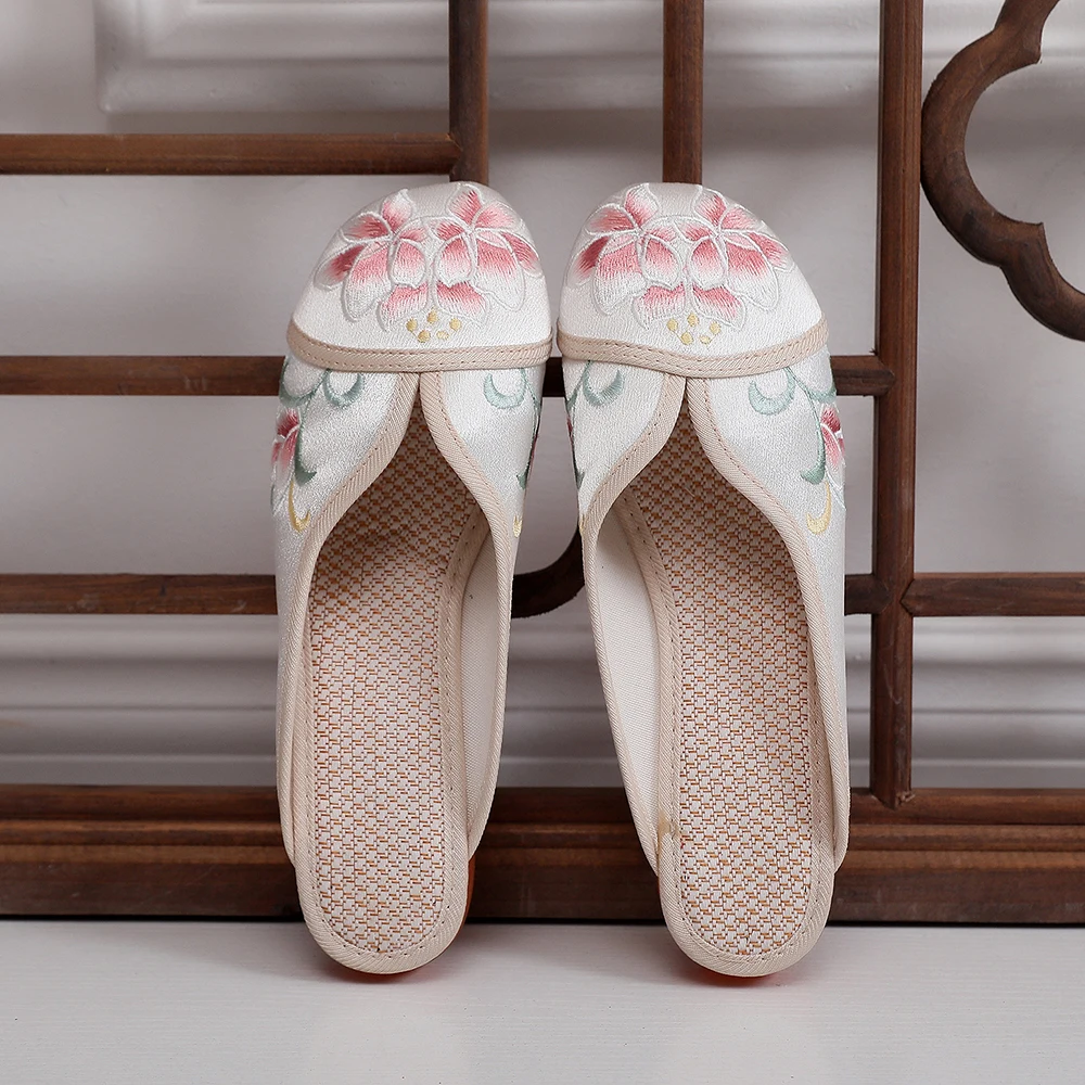 Veowalk Lotus Embroidered Retro Women Cotton Close Toe Flat Mules Slippers Summer Comfortable Home Outside Shoes Black Red White