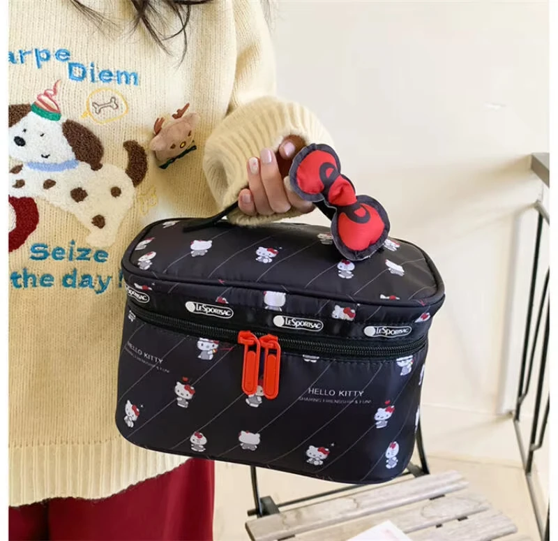 مرحبا كيتي Kawaii حقيبة مستحضرات تجميل أنيمي الشكل كم حقائب اليد الوظيفية سعة كبيرة تخزين مستحضرات التجميل النساء هدية