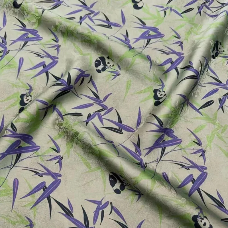 The new Chinese-style cheongsam is made of 26 momommee perforated flower rose red gauze silk fabric and