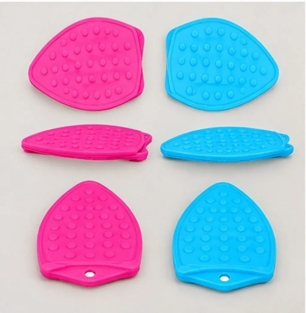 2Pcs Heat Resistant Silicone Iron Rest Pad Protective Mat for Steam Ironing Board Garment Steamer Use Portable Ironing Mat