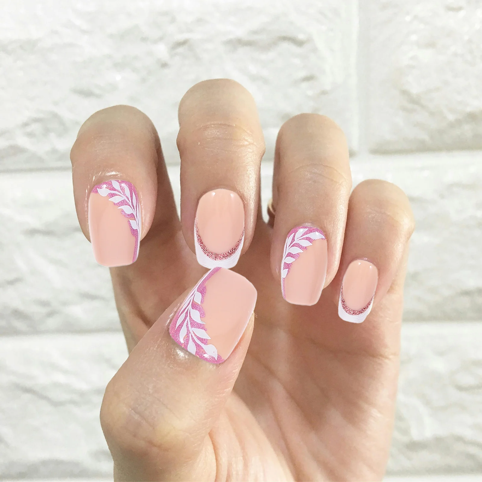 

1Set Stylish Fake Nails Flash Glitter Full Cover Plastic Press on Nails Quick Convenient Manicure Women Teens Fashion False Nail