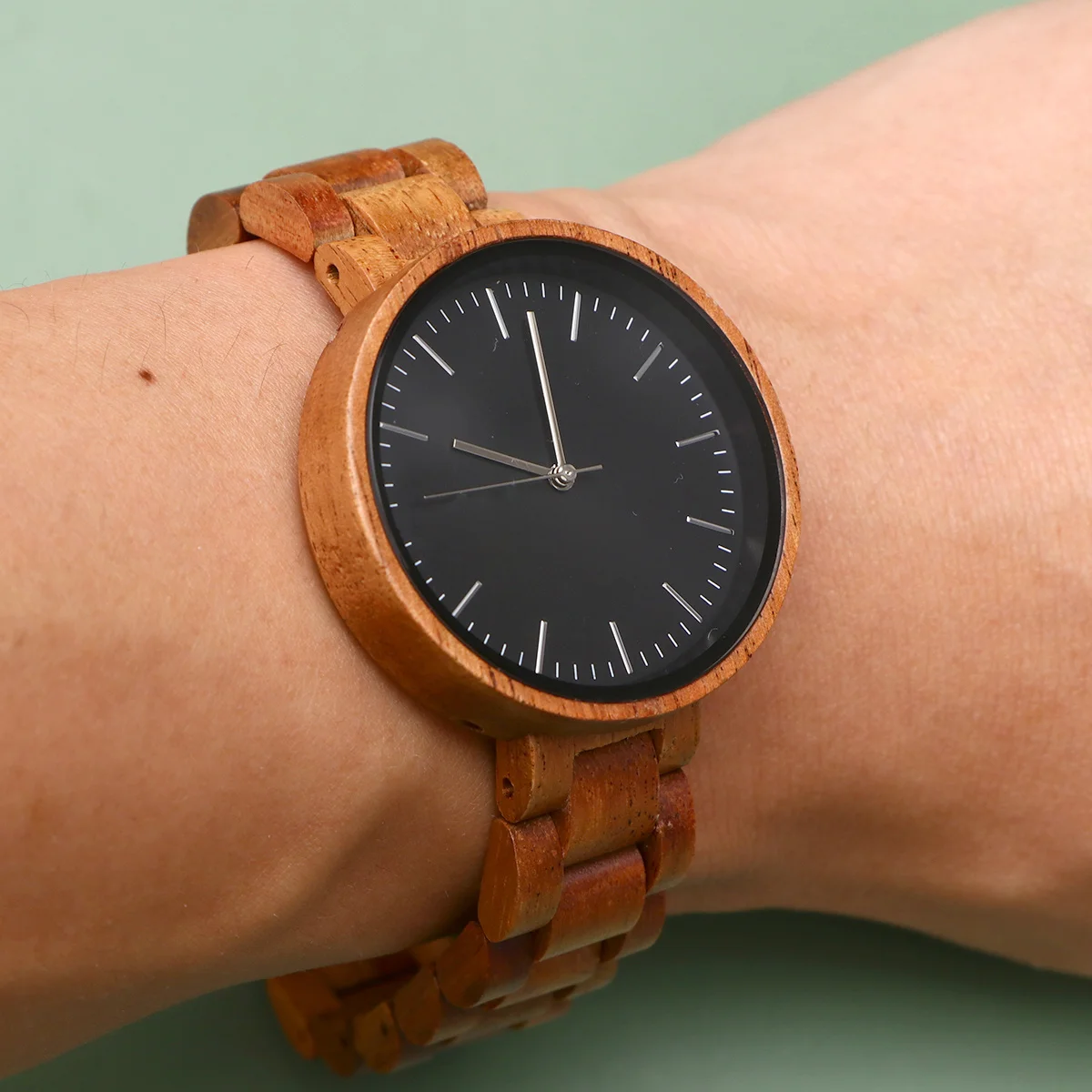 1 Uds. Reloj de madera para mujer, reloj de pulsera elegante y ligero Vintage, correa delgada, regalo de cumpleaños, reloj de pulsera de madera