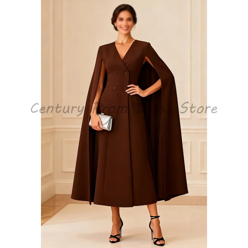 Vestido marrón de corte midi con mangas tipo capa y escote en V, ideal para la madre de la novia, con doble botonadura y corte en línea A, perfecto para invitadas a bodas y fiestas formales.
