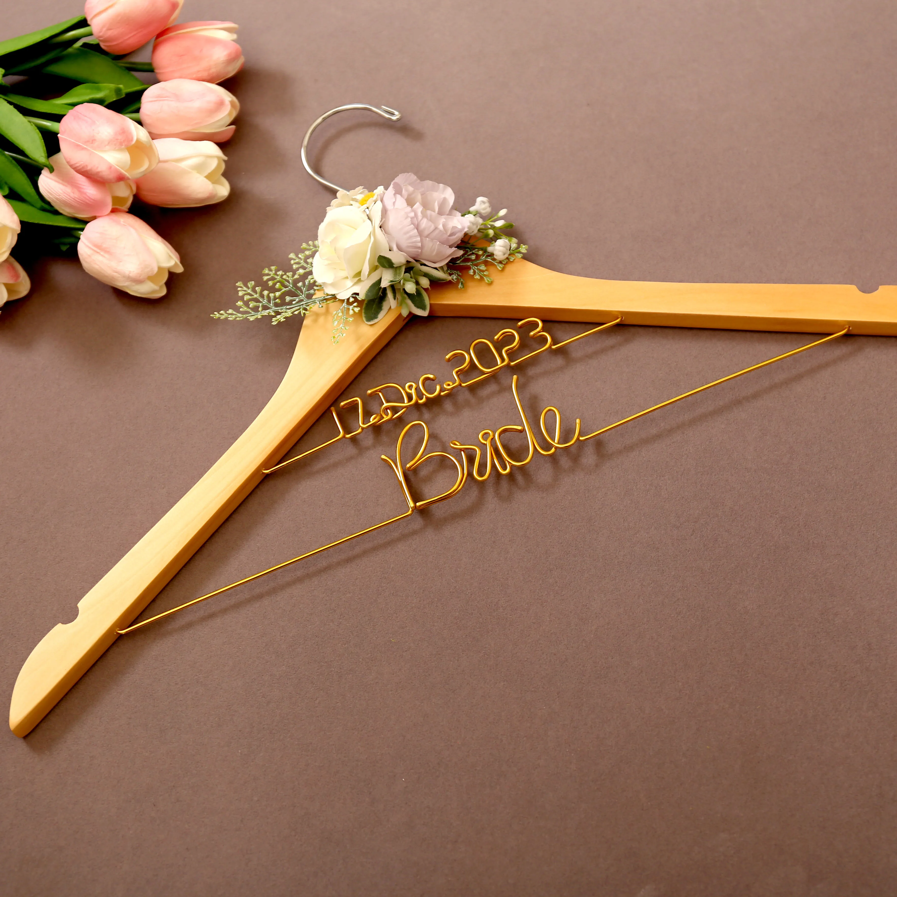 Wedding Bridal Bridesmaid Wood Hanger,Custom Personalized Alumivum Wire Name Date Hanger,Groom Bridal Shower Gift,With Flowers