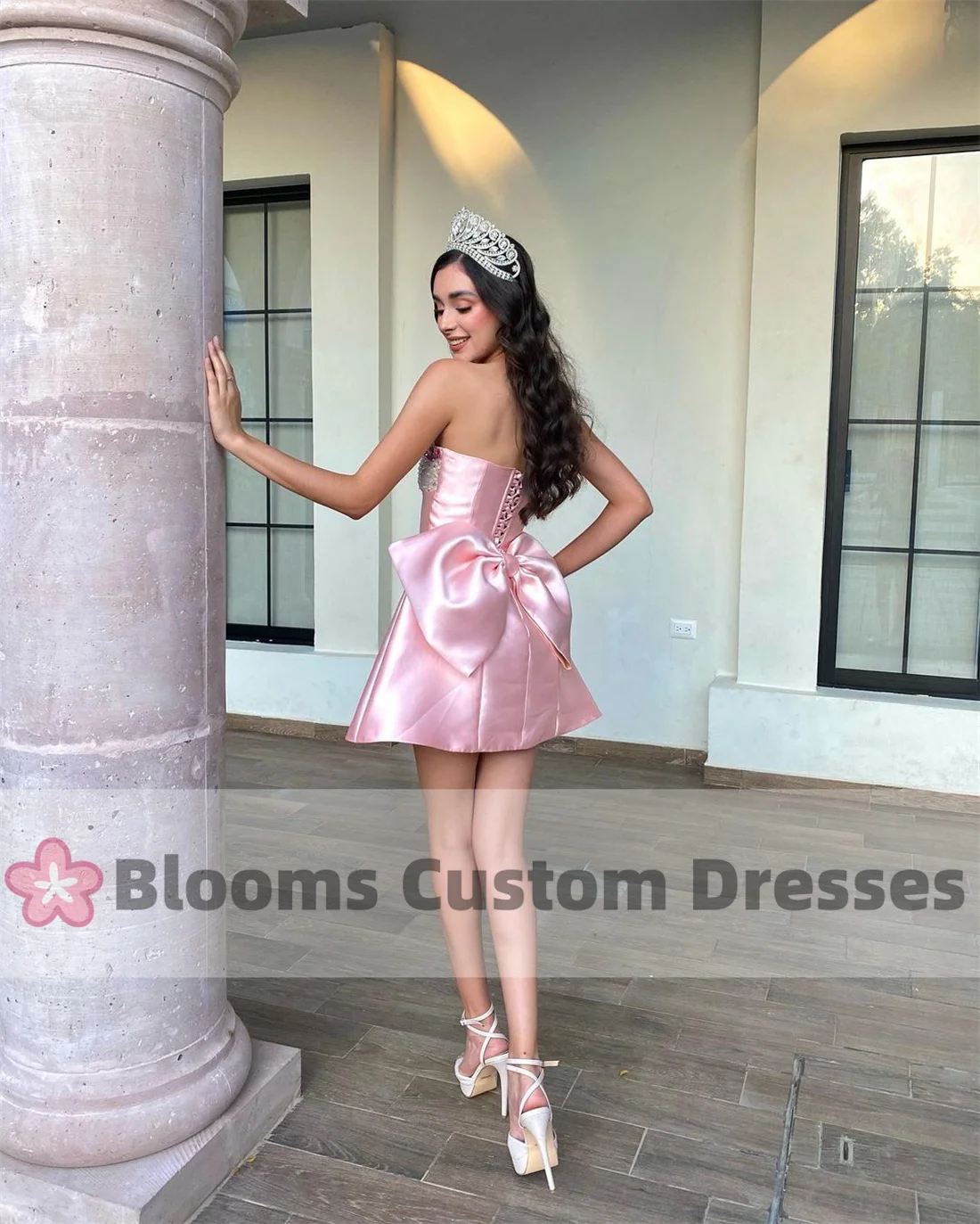 Customized Beads Pink Satin Sleeveless Mini Prom Dresses Strapless A-Line Above Knee Sweet Cocktail Formal Occasion Party Gown